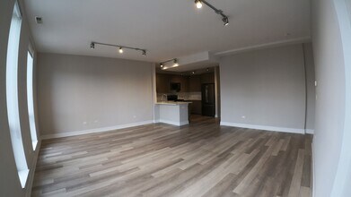 1554 N Talman Ave, Unit 402 in Chicago, IL - Foto de edificio - Building Photo