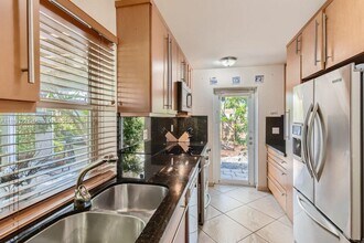 6890 SW 51st St in Miami, FL - Building Photo - Building Photo