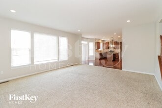 1439 Woodbury Glen Dr in Amelia, OH - Foto de edificio - Building Photo