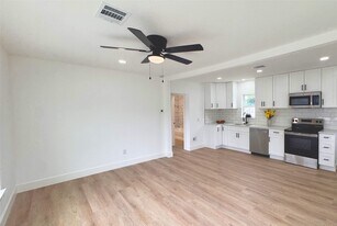1569-Elliott 1/2 Elliott St in Houston, TX - Building Photo
