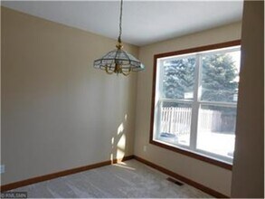 967 Earley Lake Curve in Burnsville, MN - Building Photo - Building Photo