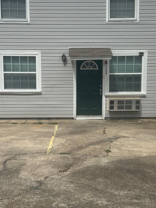 210 W 8th Ave in Tallahassee, FL - Building Photo
