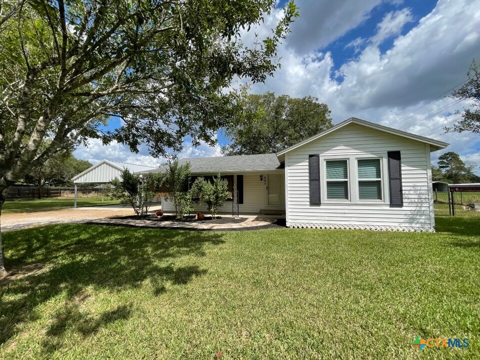 895 Refugio Hwy in Victoria, TX - Foto de edificio