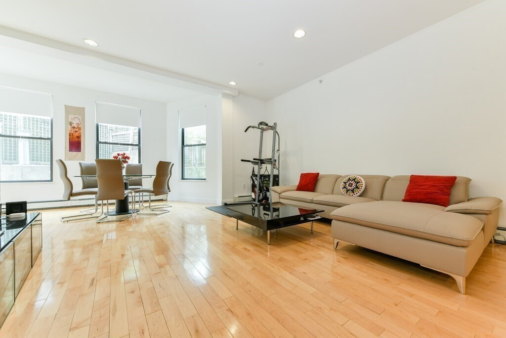 74 Kent St, Unit C2 in Brookline, MA - Foto de edificio