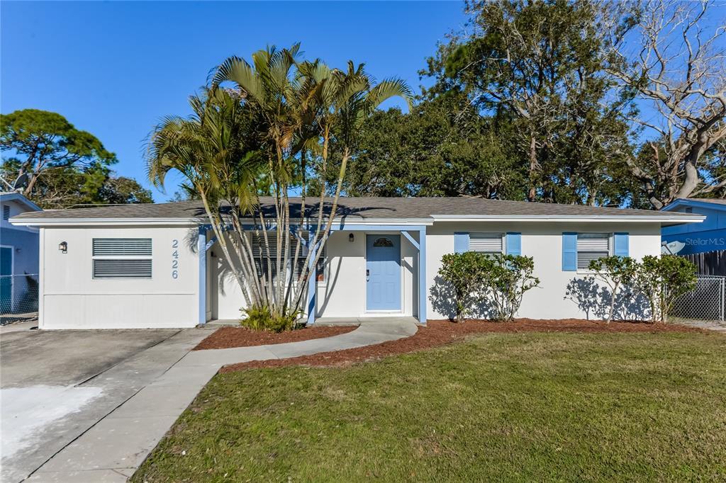 2426 Stratford Dr in Sarasota, FL - Building Photo