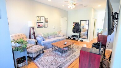 3719 W Byron St in Chicago, IL - Building Photo - Building Photo