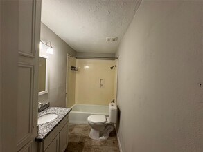 309 Houston St in Tomball, TX - Building Photo - Building Photo