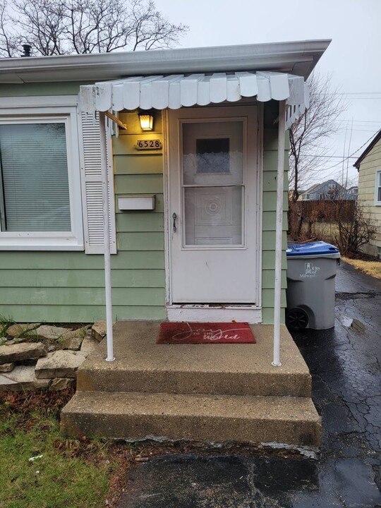 6528 W Lawn Ave in Milwaukee, WI - Building Photo