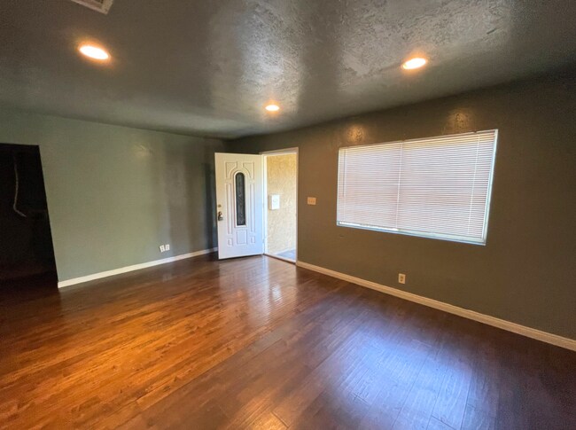 8837 Tilden Ave-Unit -8839 in Los Angeles, CA - Building Photo - Building Photo