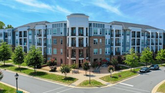 Holly Crest Apartments in Huntersville, NC - Building Photo