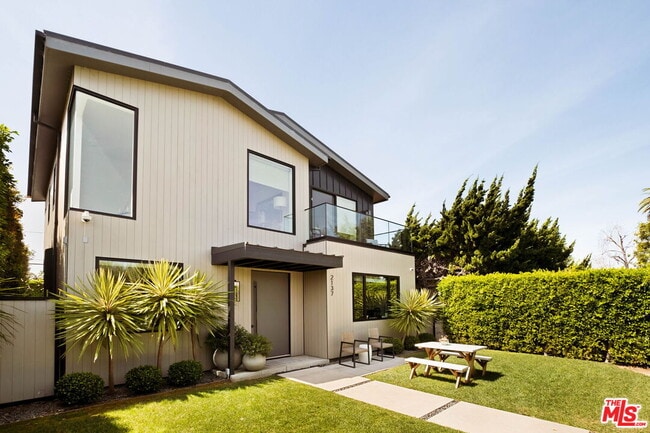 2137 Glyndon Ave in Los Angeles, CA - Building Photo - Building Photo