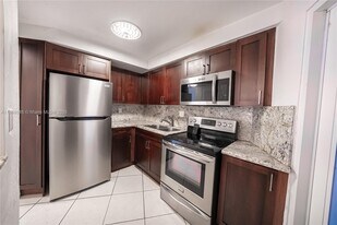 1701 NE Miami Gardens Dr in North Miami Beach, FL - Building Photo