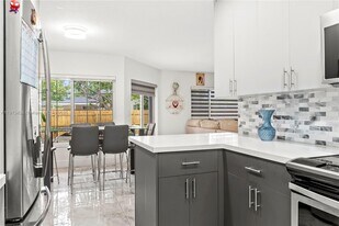 3464 NW 99th Way in Coral Springs, FL - Building Photo