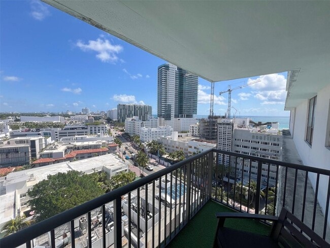 1800 Collins Ave in Miami Beach, FL - Building Photo - Building Photo