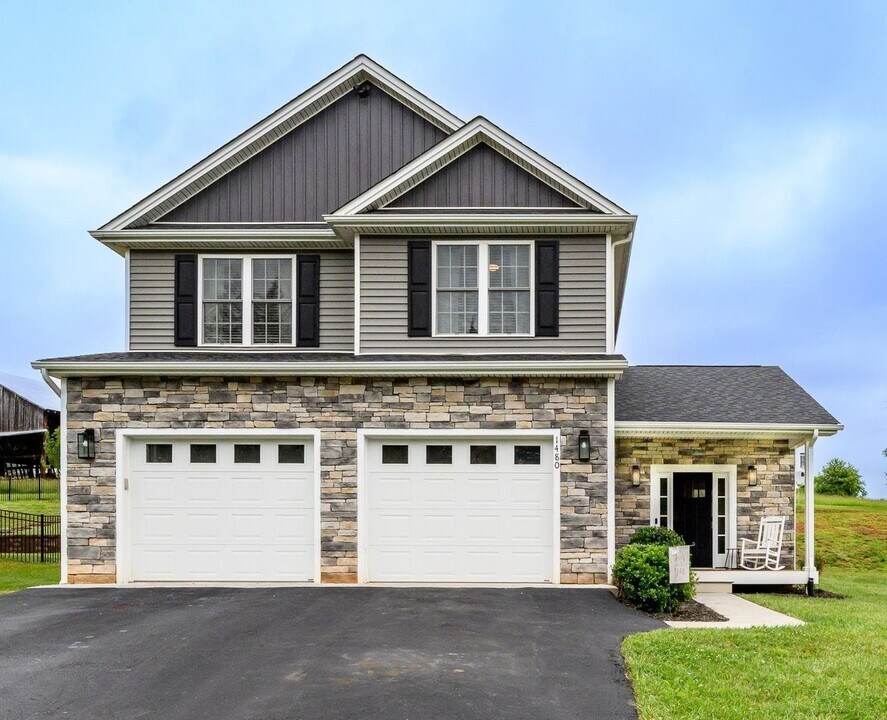 1480 Pilgrim Rd in Goode, VA - Building Photo