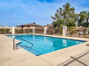 2680 Karen Ave-Unit -#2 in Las Vegas, NV - Building Photo - Building Photo