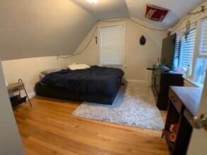 55 Lowell St, Unit Rear unit in Somerville, MA - Building Photo - Building Photo