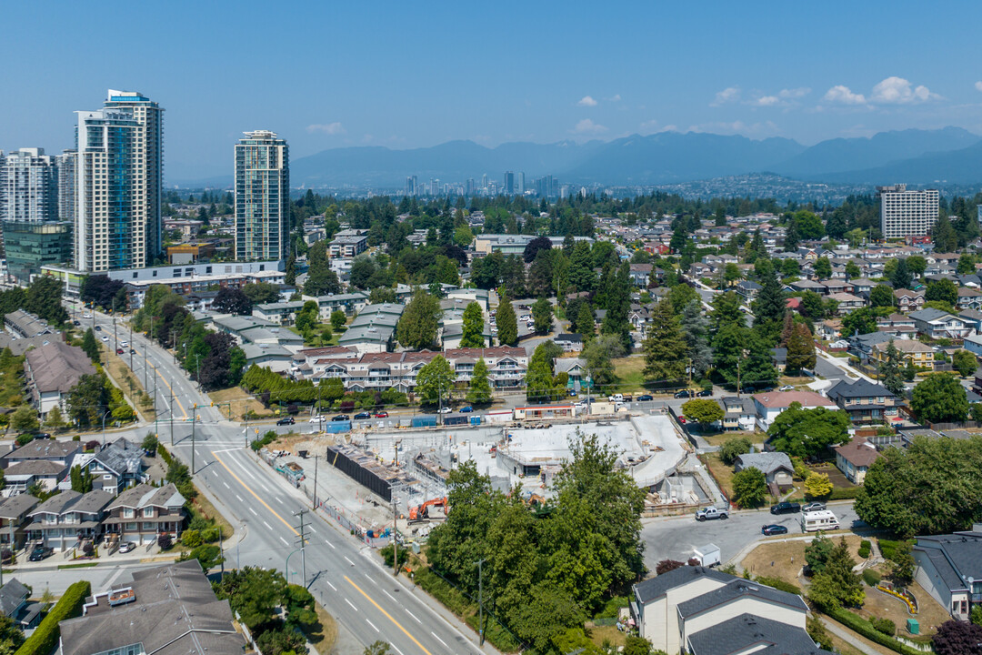 7510 Kingsway in Burnaby, BC - Building Photo