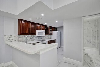 10709 Cleary Blvd in Plantation, FL - Building Photo - Building Photo
