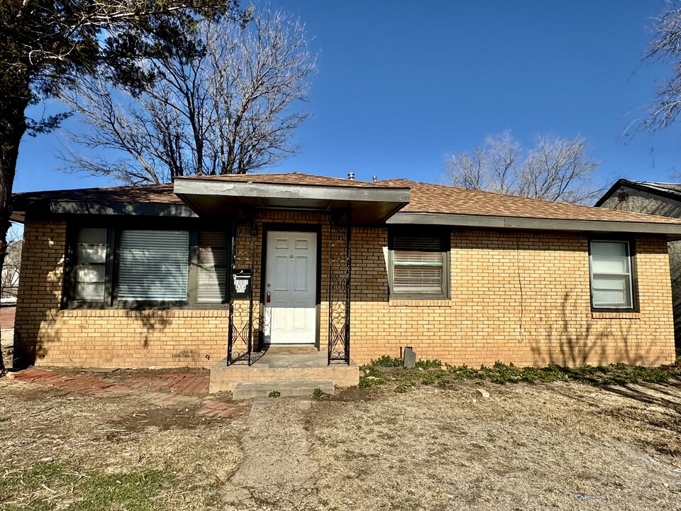 1001 4th Ave in Canyon, TX - Building Photo