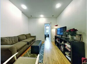 214 East 10th Street in New York, NY - Building Photo - Building Photo