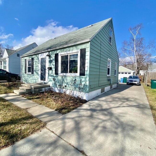 property at 635 Maplehill Ave