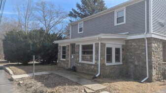 31 Milford St in Medway, MA - Building Photo