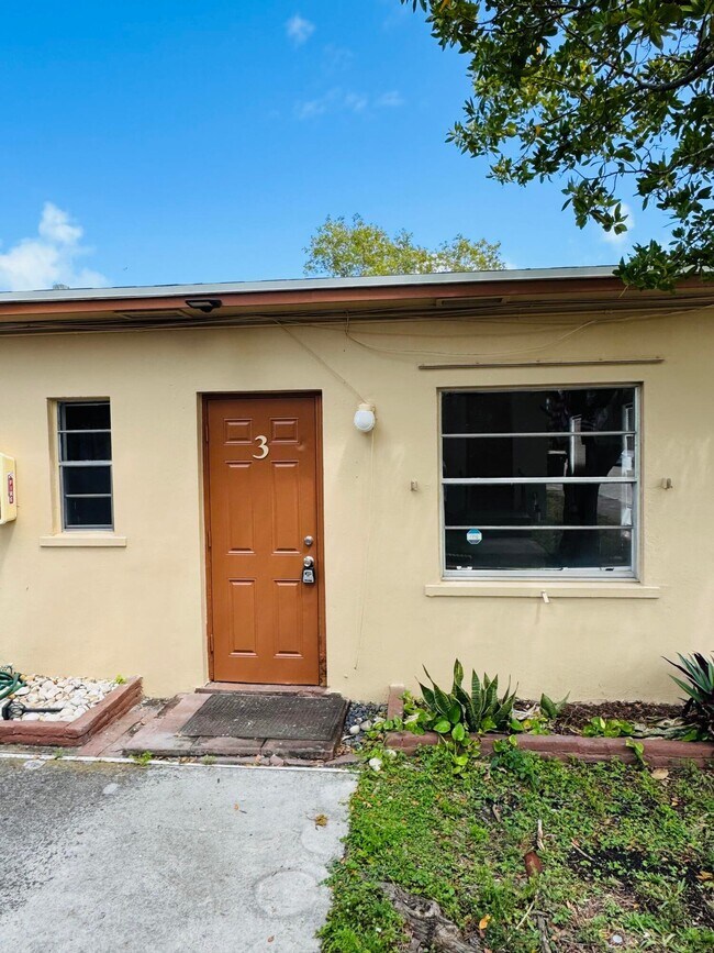 1101 N Federal Hwy in Lake Worth Beach, FL - Building Photo - Building Photo