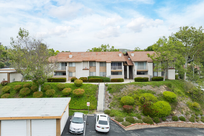 901 Golden Springs Dr in Diamond Bar, CA - Foto de edificio - Building Photo