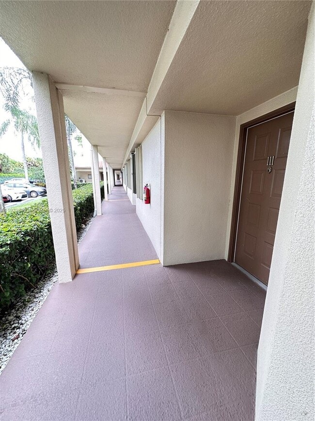 1301 SW 142nd Ave in Pembroke Pines, FL - Building Photo - Building Photo