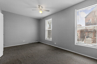 2312 W McLean Ave, Unit 1W in Chicago, IL - Building Photo - Building Photo