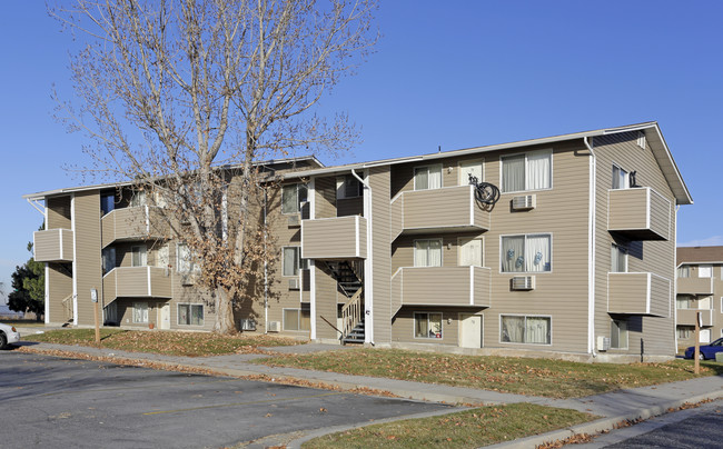 Pepper Ridge Apartments in Clearfield, UT - Building Photo - Building Photo