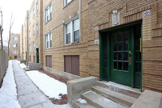 5662 N Ridge Ave in Chicago, IL - Foto de edificio - Building Photo