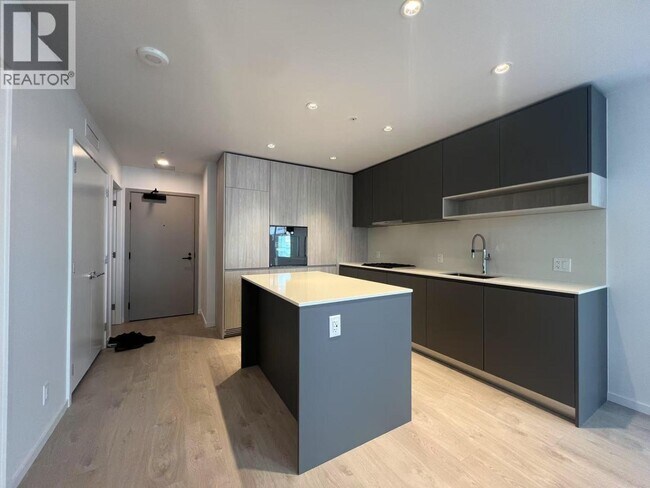 6808 Minoru Blvd in Richmond, BC - Building Photo - Building Photo