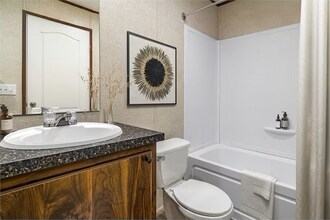 8035 Gardner Road in Tampa, FL - Foto de edificio - Building Photo