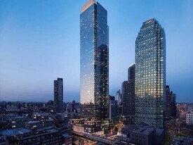 3 Court Sq, Unit 2005 in Long Island City, NY - Building Photo