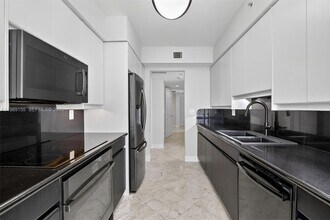 18671 Collins Ave, Unit 1702 in Sunny Isles Beach, FL - Building Photo - Building Photo