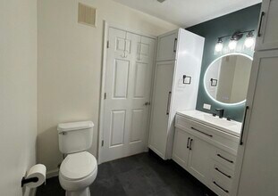 11808 Eton Manor Dr, Unit 203 in Germantown, MD - Foto de edificio - Building Photo