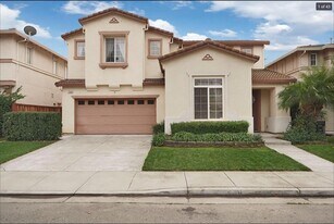 748 Iberis Way in Tracy, CA - Building Photo