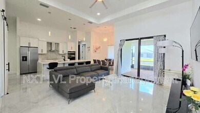 220 NE 8th Pl in Cape Coral, FL - Building Photo - Building Photo