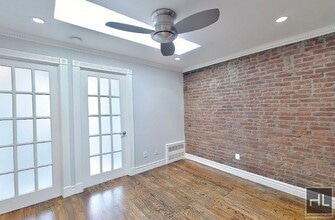 West 14th Street in New York, NY - Foto de edificio - Building Photo