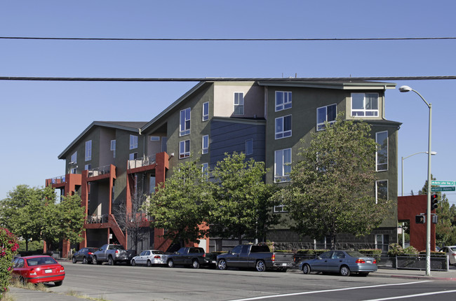 The Eighth Street Lofts in Oakland, CA - Foto de edificio - Building Photo