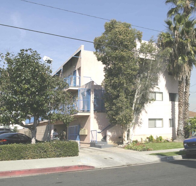 4375 W 133rd St in Hawthorne, CA - Foto de edificio - Building Photo