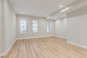 864 N State St, Unit 2 in Chicago, IL - Building Photo - Building Photo