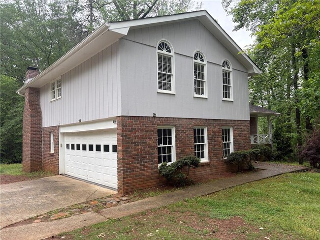 property at 844 Chandler Dr SW