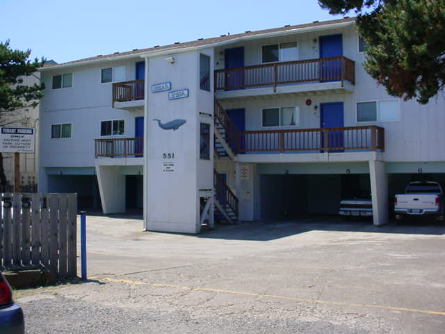 Condo Complex in Newport, OR - Building Photo