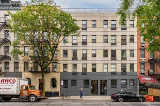 416-418 W 49th St in New York, NY - Foto de edificio - Building Photo