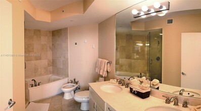 6365 Collins Ave, Unit 3907 in Miami, FL - Building Photo - Building Photo
