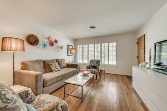 6525 E Mockingbird Ln in Dallas, TX - Building Photo - Building Photo