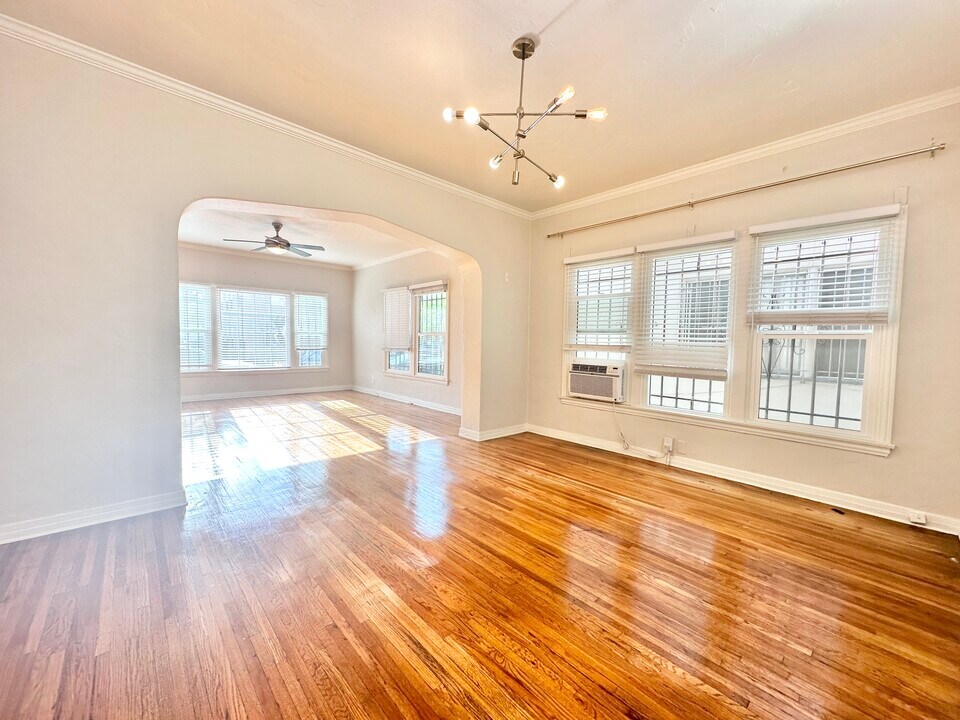 350 N Ogden Dr in Los Angeles, CA - Building Photo